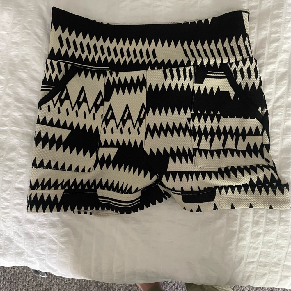 Indie brand Squast shorts size small